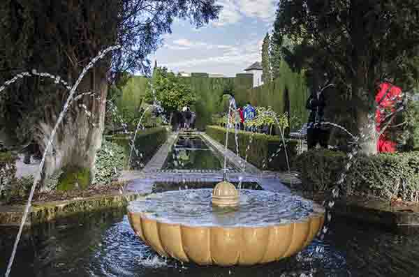 Granada 112 - Generalife - Patios Bajos.jpg